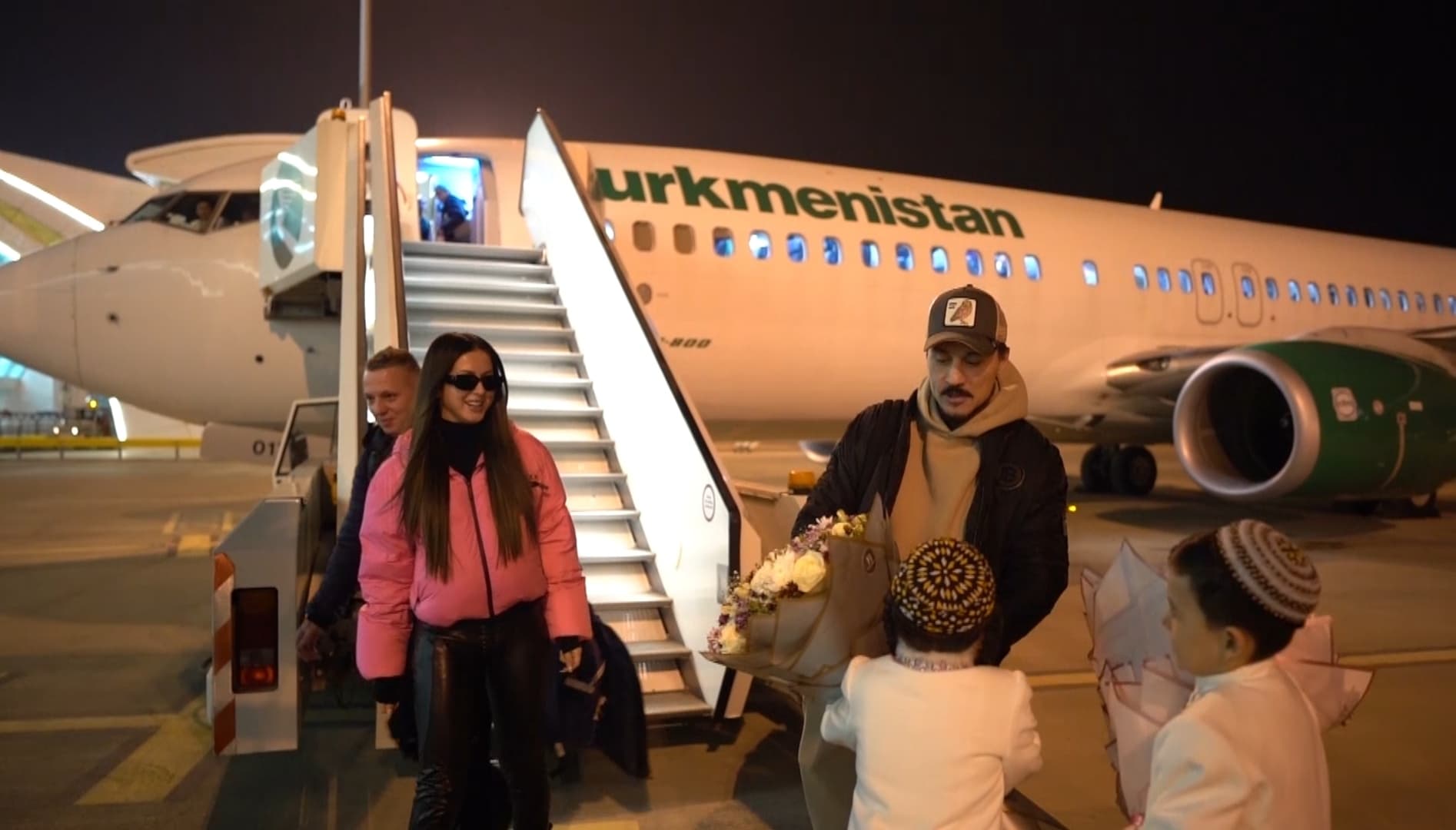 Дима Билан и Нюша прибыли в Ашхабад – видео
