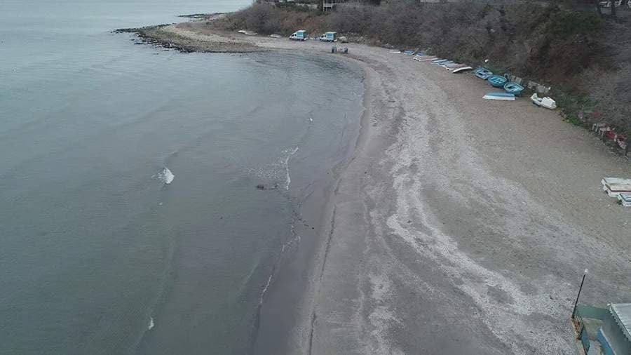 Мраморное море в районе Стамбула внезапно отступило от берегов