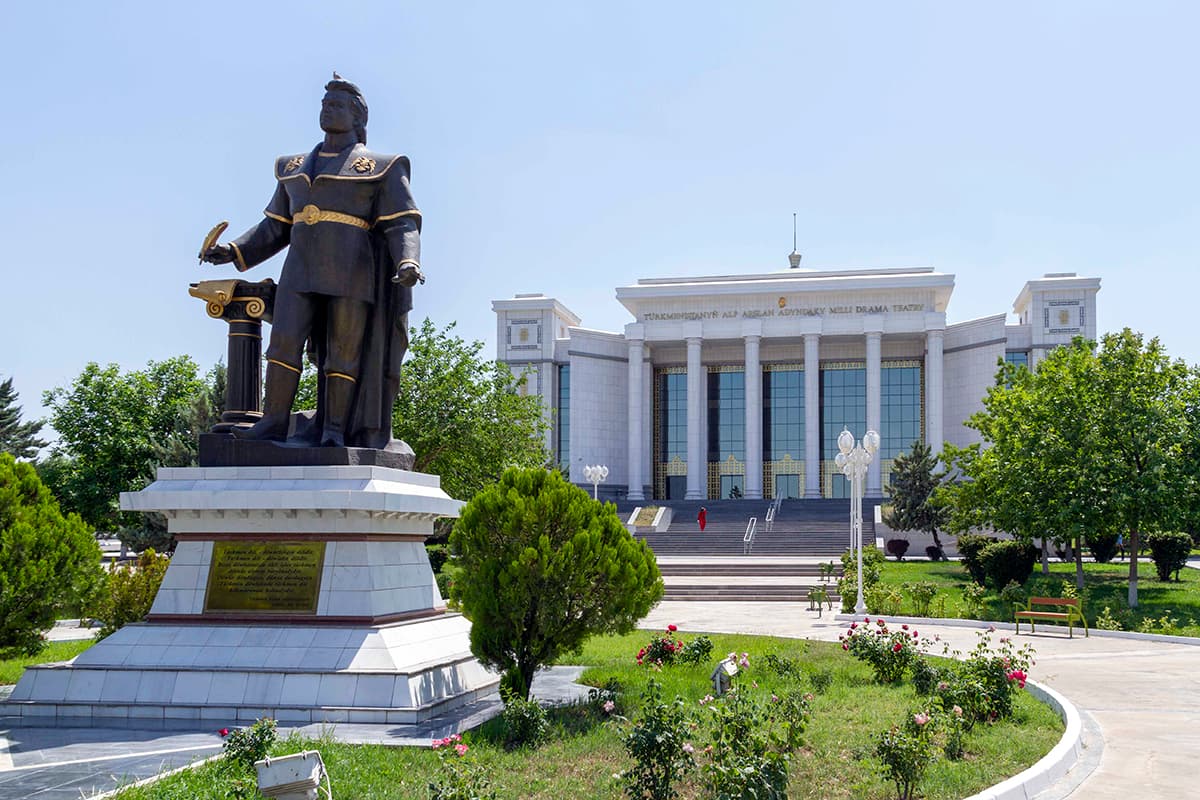 Репертуар Национального драматического театра Туркменистана имени Алп Арслана на 25-26 февраля