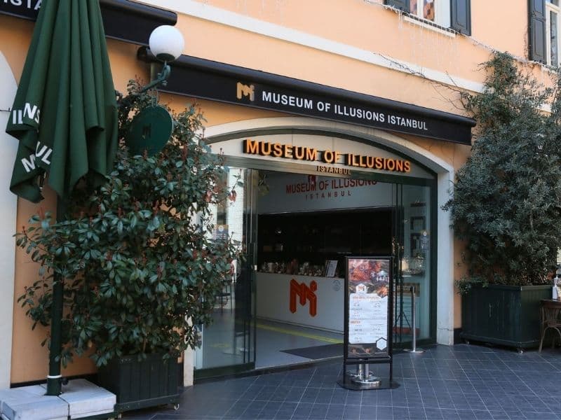 Стамбул приглашает в свои уникальные музеи в День национальной независимости и детей Турции