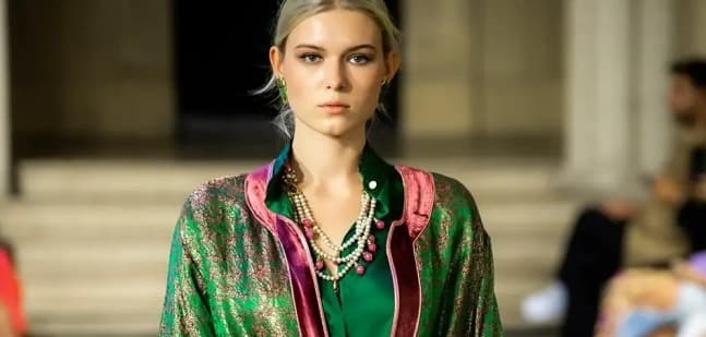 Turkmen outfits will brighten an Oriental fashion show in Paris
