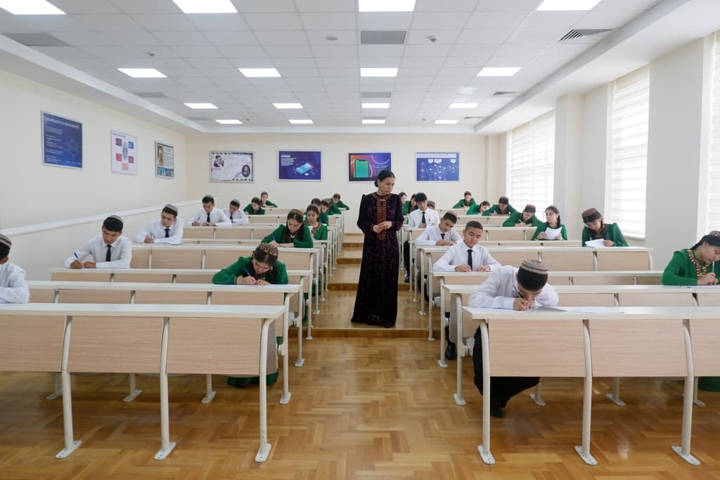 More than a hundred Turkmen schools took part in the Olympiad from Oguz Han University