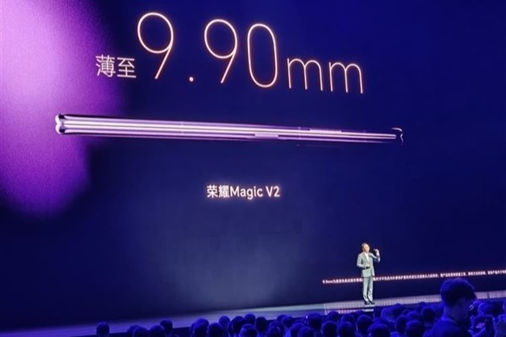 Honor Magic V2, the thinnest folding smartphone in the world, was presented to the public