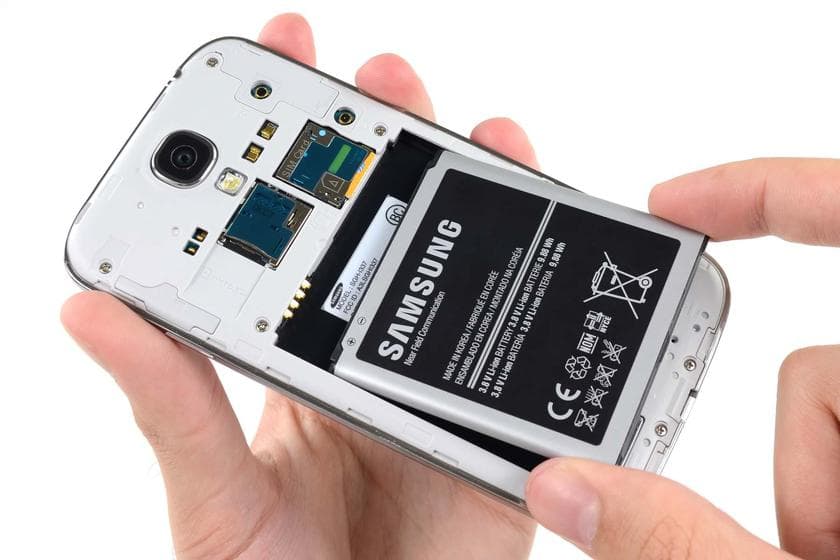 By 2027, all smartphones in the world will be with removable batteries again