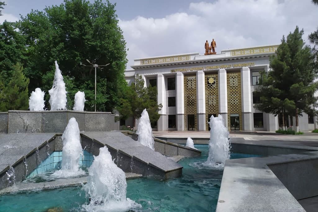 Количество студентов в Туркменистане за 15 лет увеличилось в 4 раза