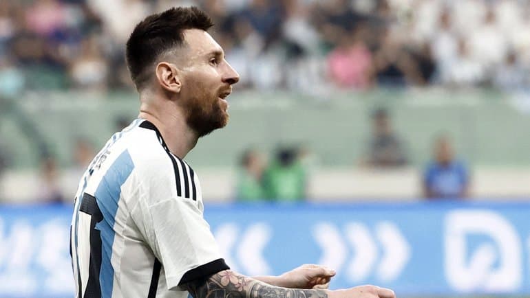 Lawn with Messi footprints to be sold in China