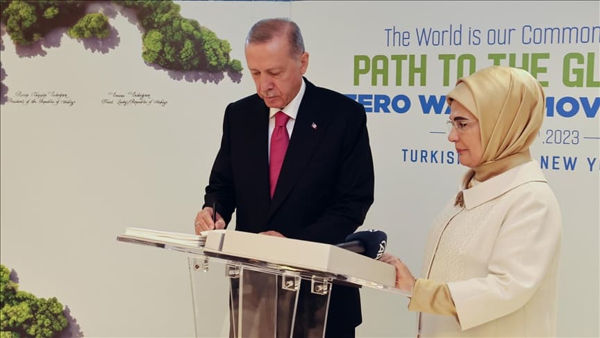 Erdogan was the first to sign a goodwill declaration for the Zero Waste project