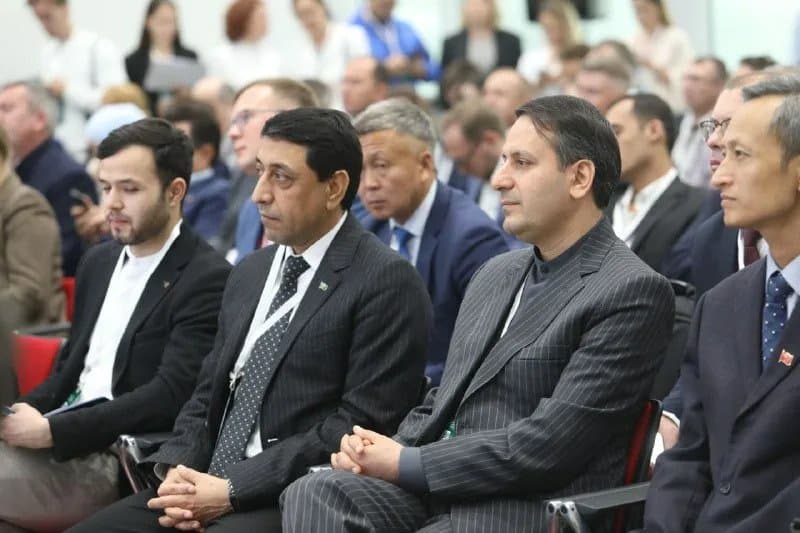 turkmenskaya-delegaciya-prinyala-uchastie-v-forume-kazan-digital-week-2023