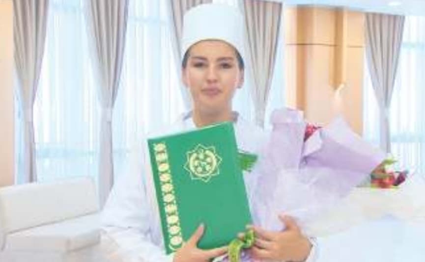 v-gorode-arkadag-vyyavili-luchshuyu-medsestru