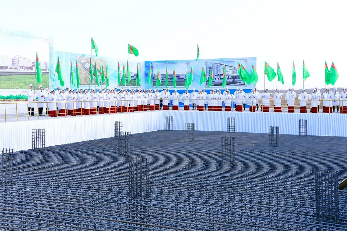 На строительство учреждений здравоохранения в 2023 году инвестировано 1,9 млрд манатов