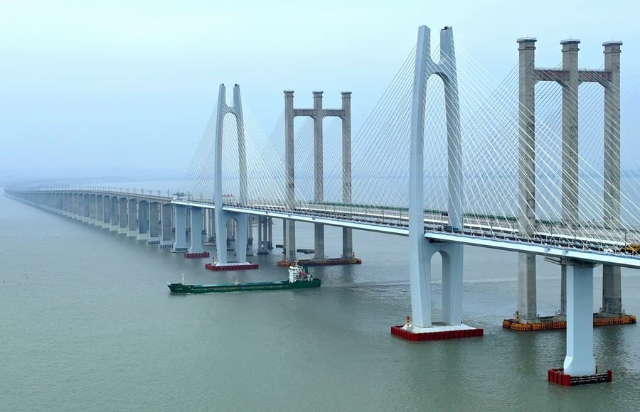 China launched high-speed railway over the sea
