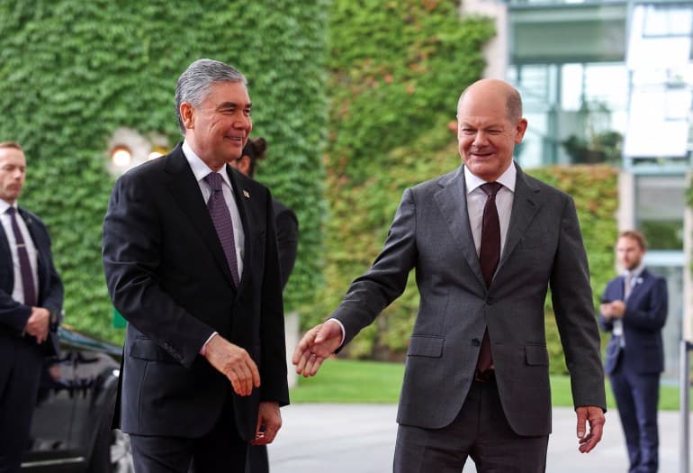 gurbanguly-berdymuhamedov-provel-peregovory-s-olafom-sholcem