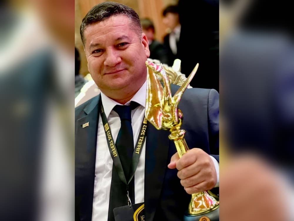 Turkmen film director Sahysalyh Bayramov received a special TURKSOY award