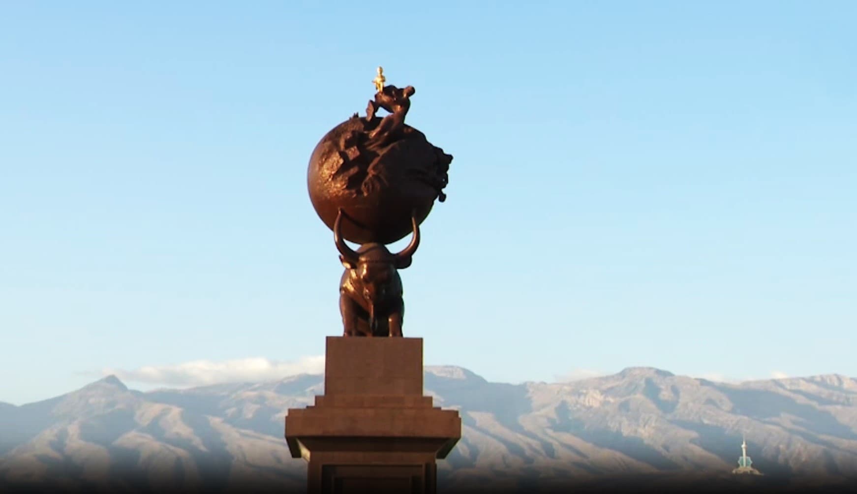 On Memorial Day, the President of Turkmenistan laid wreaths at the People's Memory Memorial
