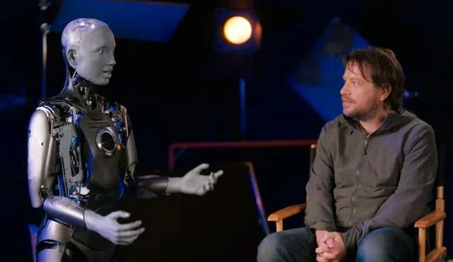 Ameca robot interviewed a film director who was puzzled by the first question