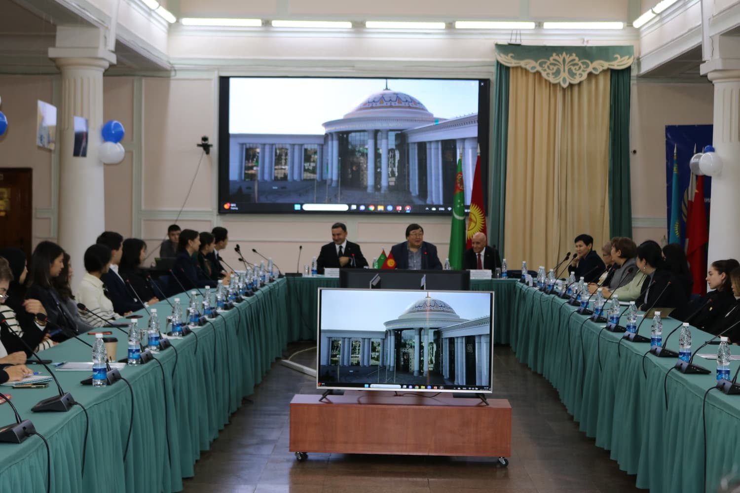 Academic connections for the new generation of diplomats