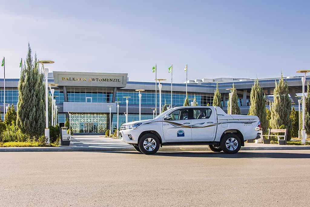 The company “Turkmenpost” offers courier services