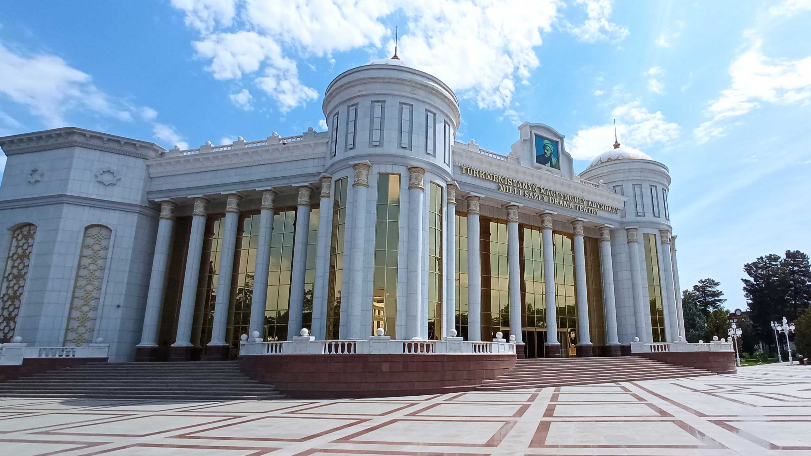 Репертуар Национального Музыкально-драматического театра Туркменистана имени Махтумкули на 2 и 3 декабря