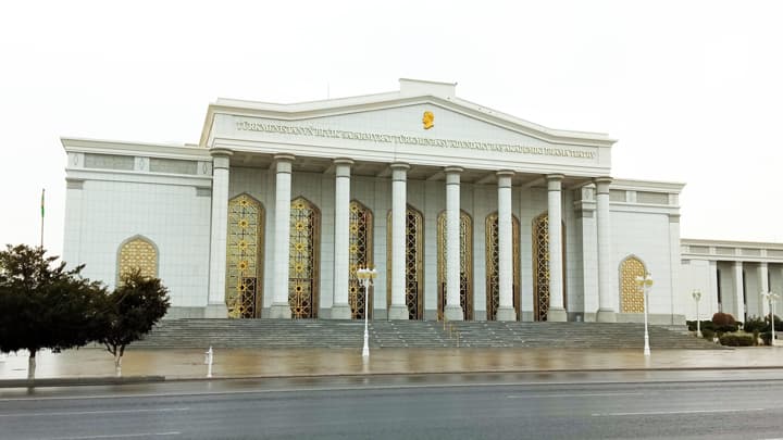 Репертуар Главного академического драматического театра Туркменистана имени Великого Сапармурата Туркменбаши на 16 и 17 декабря