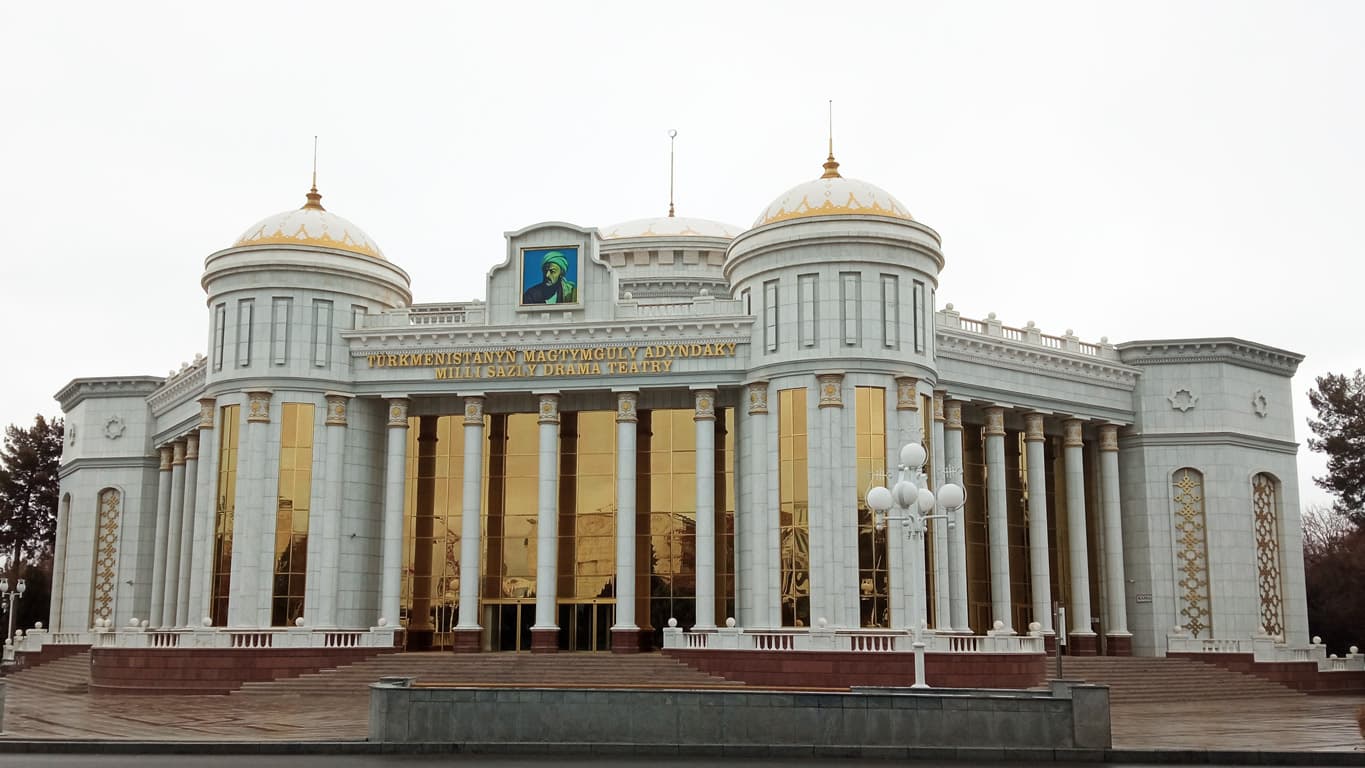 Репертуар Национального Музыкально-драматического театра Туркменистана имени Махтумкули на 16 и 17 марта