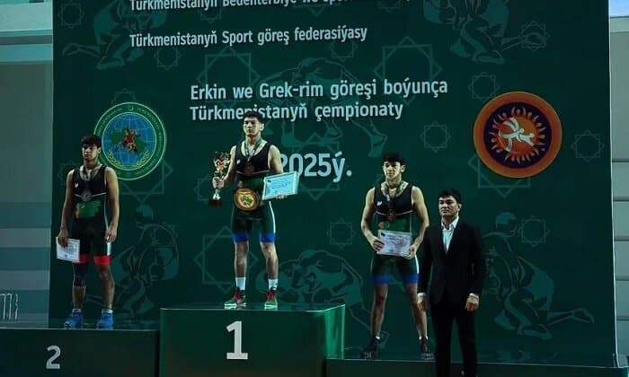 В Туркменистане завершился чемпионат по вольной борьбе