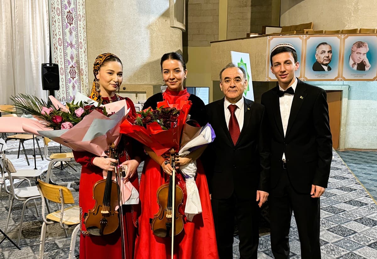 simfonicheskaya-vesna-koncert-v-tnk-podaril-solnechnoe-nastroenie