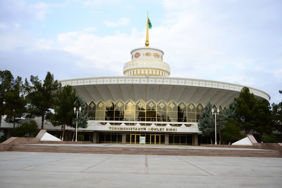 Фокусы, акробаты и смех: Государственный цирк приглашает на шоу