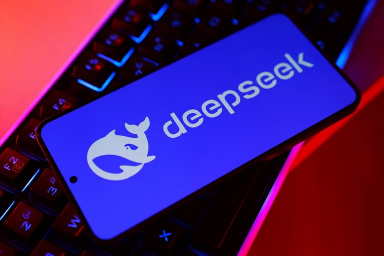 Chinese startup DeepSeek intensifies competition in the AI market with the release of an updated R1 model
