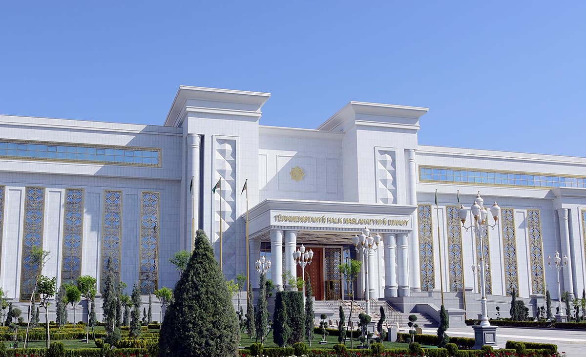 Ilham Aliyev extends invitation to Gurbanguly Berdimuhamedov for a visit to Azerbaijan