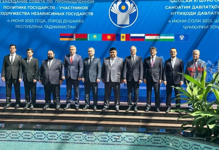 Туркменская делегация обсудила промышленное сотрудничество на международных встречах в Душанбе