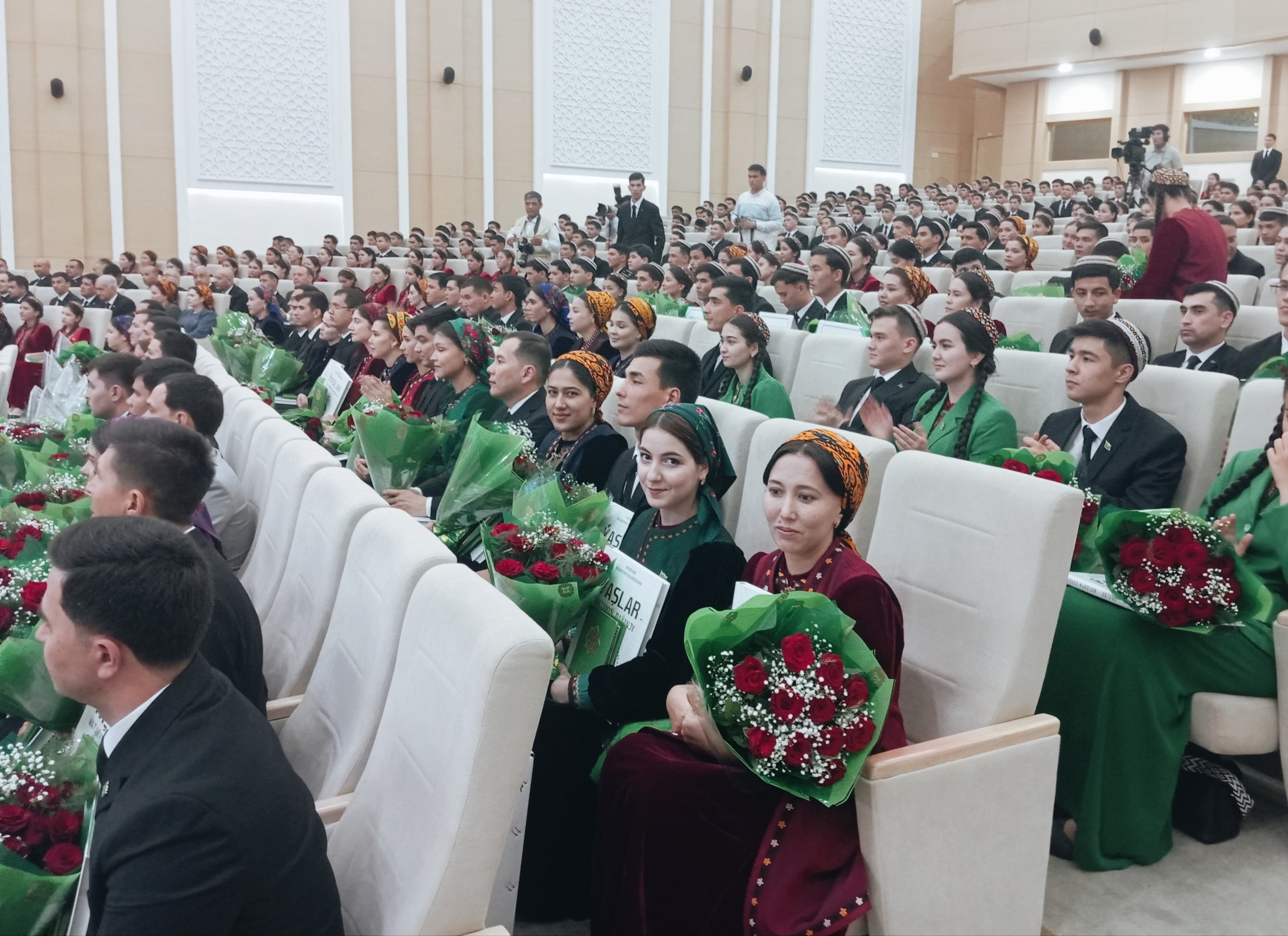 В Ашхабаде прошла церемония награждения победителей научного конкурса среди молодежи Туркменистана