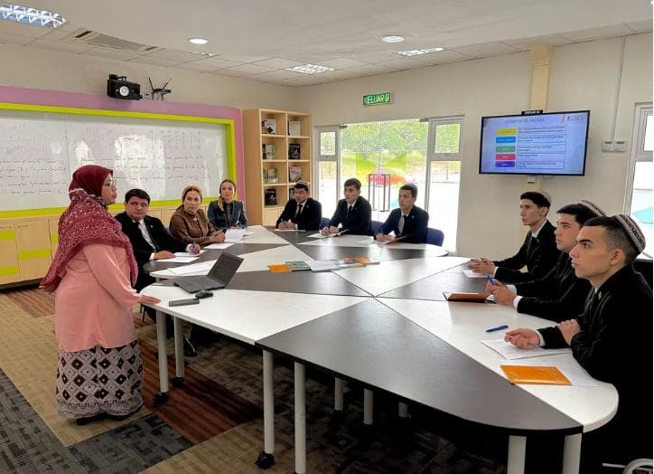 Turkmen students and faculty embark on educational program in Malaysia