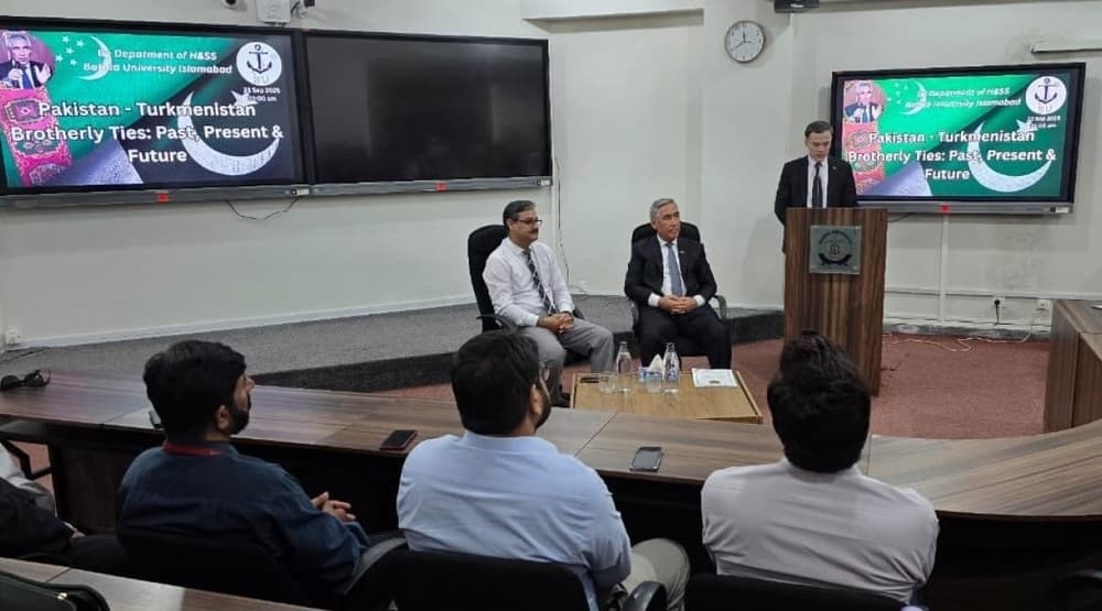 Turkmen Diplomats Discussed Cooperation Prospects and Presented the Neutrality Strategy to Students in Islamabad