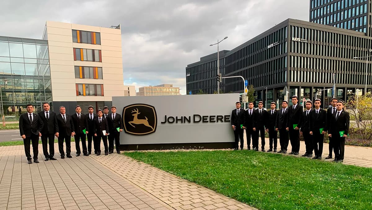 Agriculture students from Turkmenistan studied John Deere robotics in Germany and the Netherlands