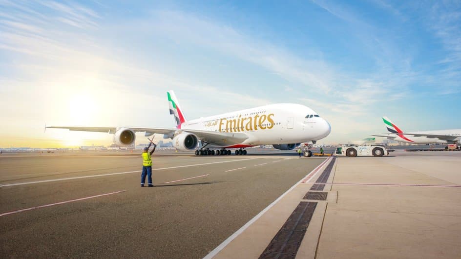 emirejts-flot-a380-boeing-777-starlink-4k-ekrany-novosti-vysokih-tehnologij