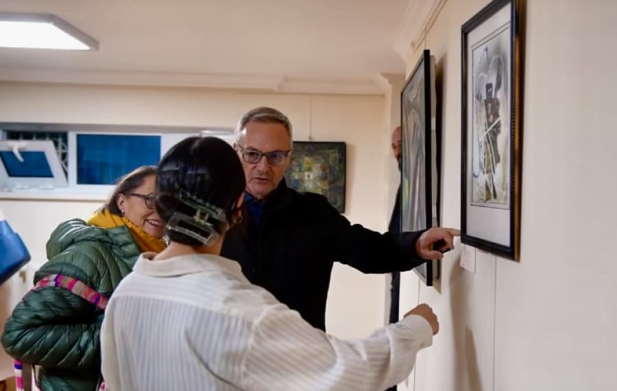 vo-francuzskom-institute-otkrylas-vystavka-turkmenskoj-abstrakcii-at33t