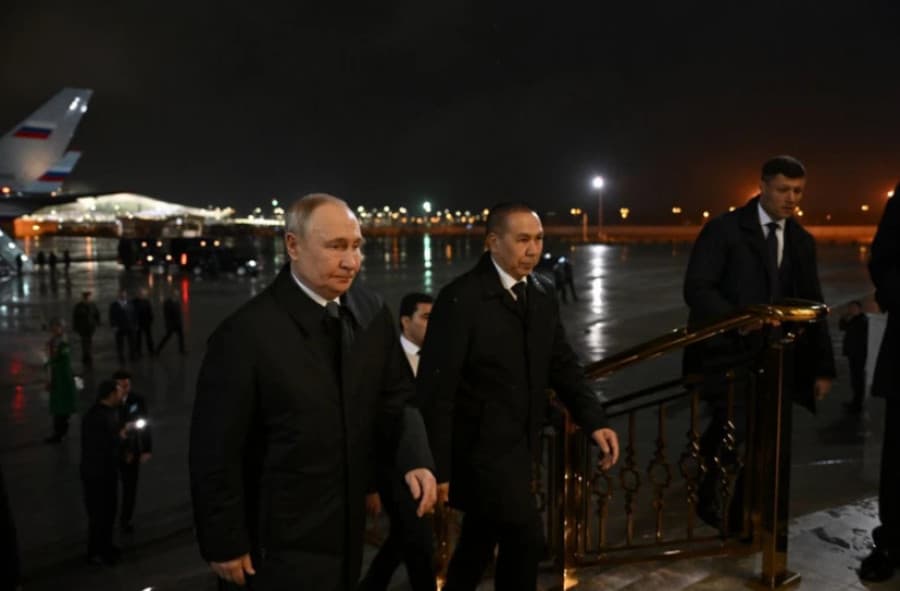president-russia-vladimir-putin-arrived-ashgabat