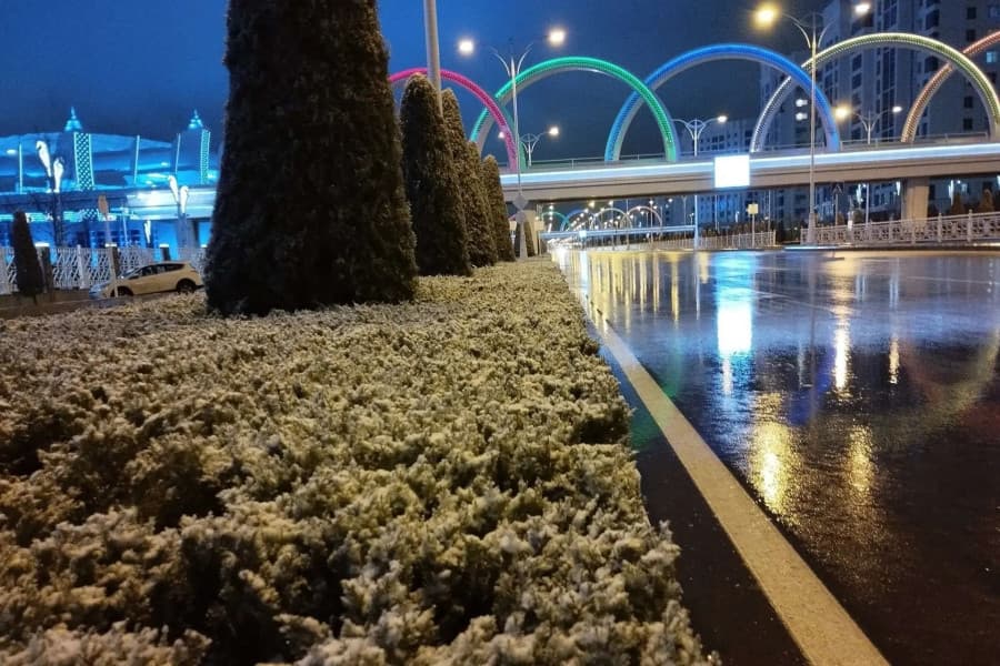 В Ашхабаде впервые в сезоне прошел небольшой снег