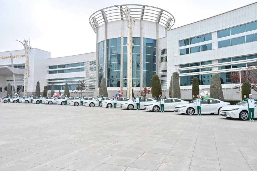 v-turkmenistane-pobeditelyam-mezhdunarodnyh-sorevnovanij-vruchili-avtomobili-i-denezhnye-premii