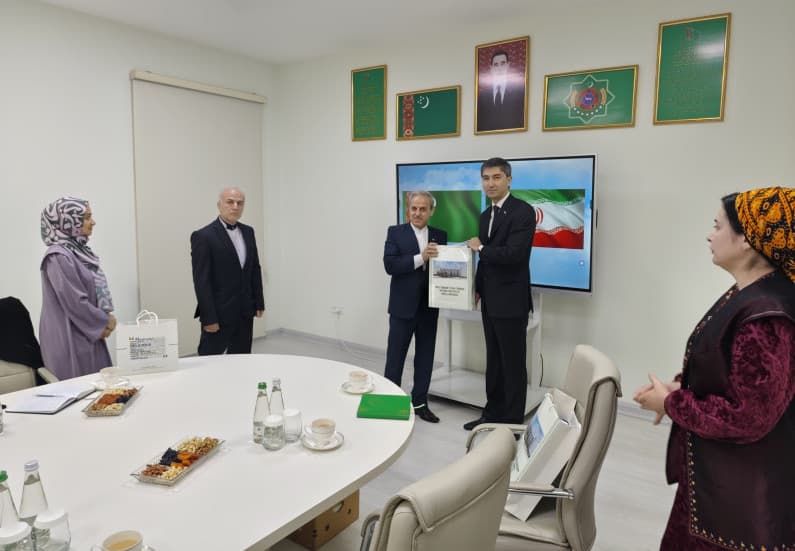 v-turkmenskom-nacionalnom-institute-mirovyh-yazykov-sostoyalas-vstrecha-s-poslom-irana