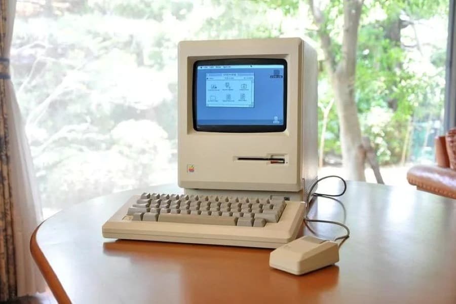 80s-big-mac-computer-history-museum-unveils-giant-macintosh-replica
