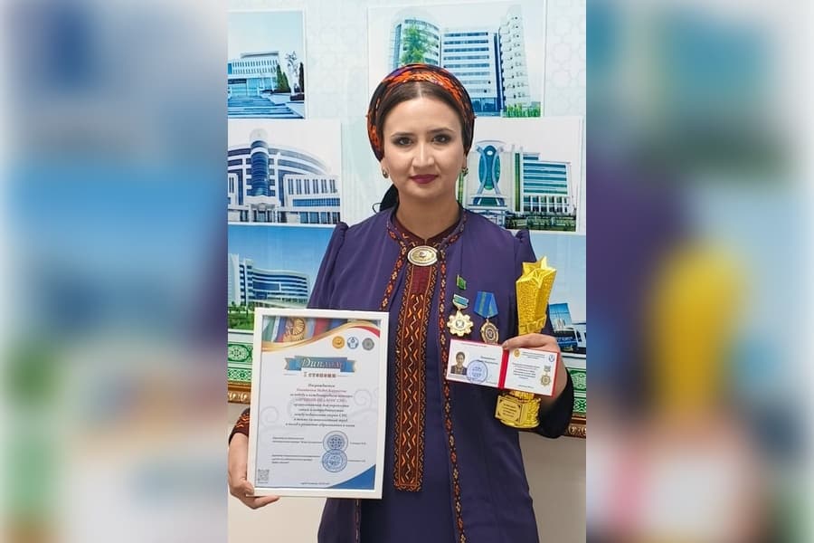 turkmenskij-prepodavatel-stala-luchshim-molodym-uchenym-i-pedagogom-sng