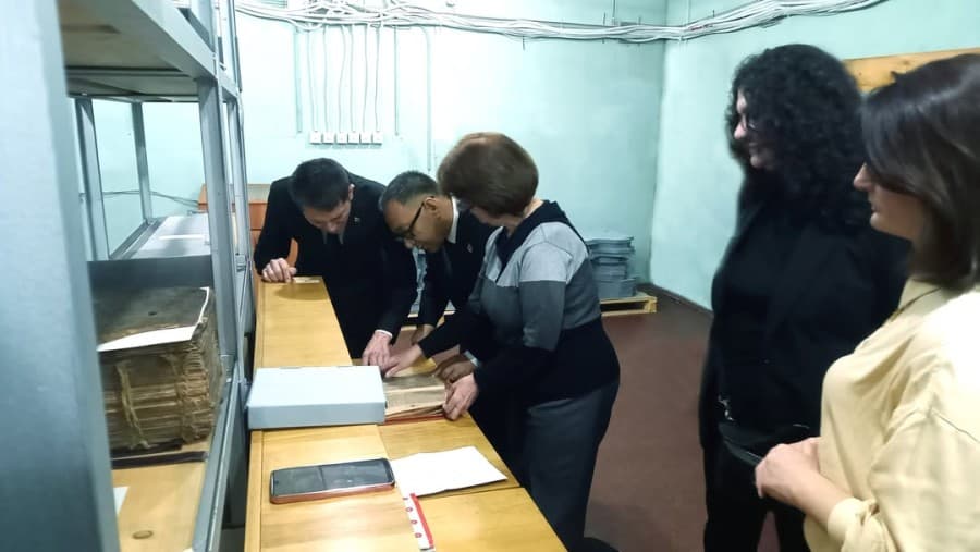 uchyonye-turkmenistana-i-gruzii-pristupili-k-sovmestnym-issledovaniyam-nacionalnyh-rukopisej