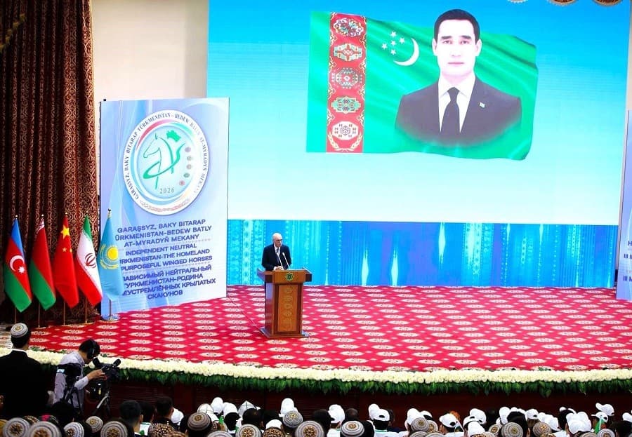 zamestitel-ministra-nauki-i-obrazovaniya-azerbajdzhana-firudin-gurbanov-posetil-ashhabad