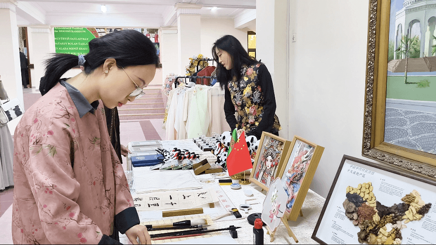 v-ashhabade-otmetili-mezhdunarodnyj-den-kitajskogo-yazyka