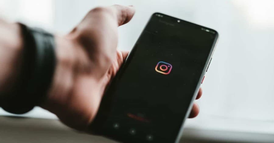 Instagram начнет читать сообщения пользователей