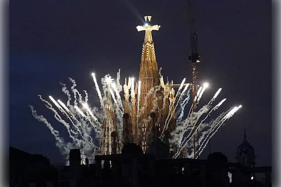 Папа Лев XIV освятил главную башню Саграда Фамилия в Барселоне