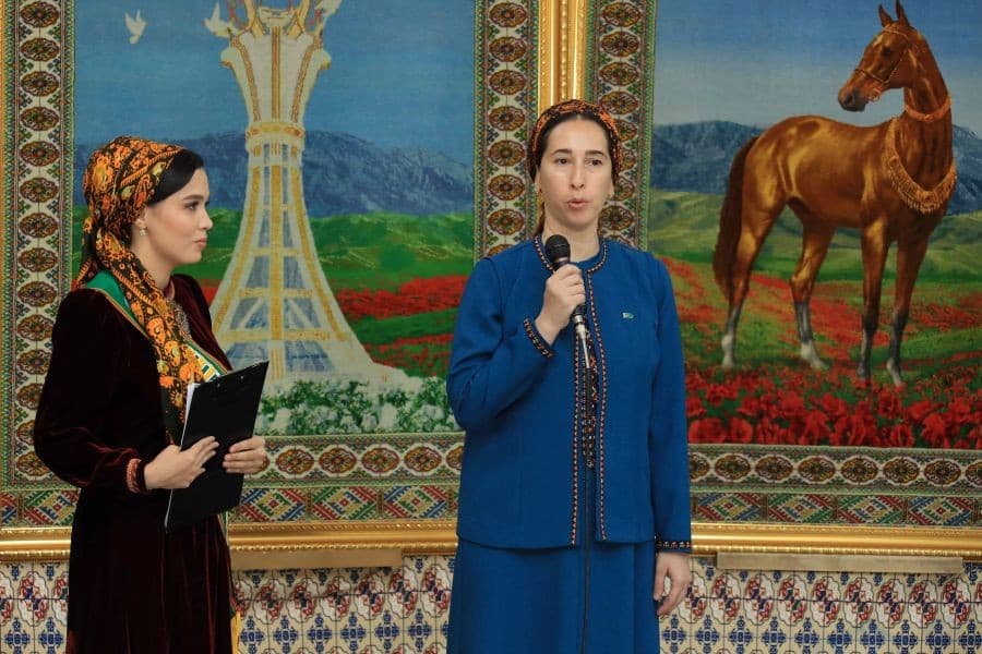 В Государственной академии художеств Туркменистана состоялась защита дипломных работ выпускников