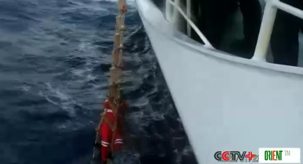 Спасатели КНР эвакуировали 17 филиппинских моряков с затонувшего судна в Южно-Китайском море