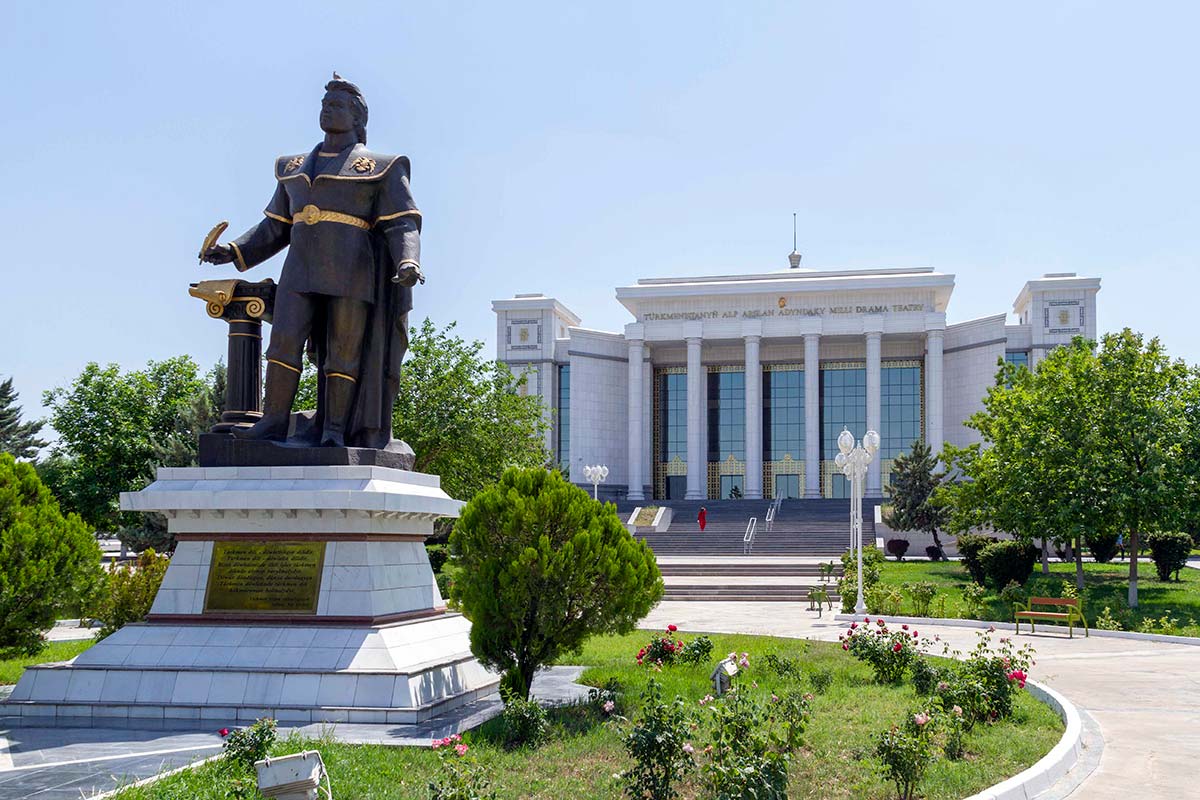 Репертуар Национального драматического театра Туркменистана имени Алп Арслана с 5 по 7 апреля